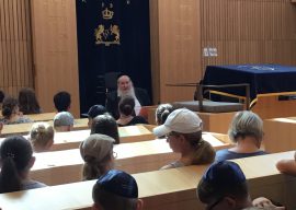Judensteiner zu Besuch bei Rabbi Bloch in der Synagoge